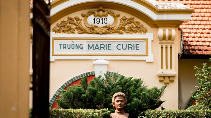 Trường THPT Marie Curie